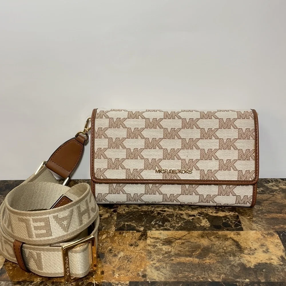 Michael Kors large zip around wallet crossbody Jet set Item
